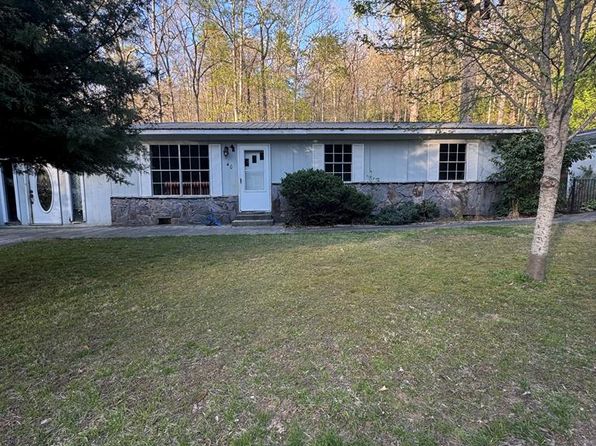 40 Jenkins Branch Ln, Bryson City, NC 28713
