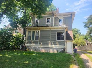 719 Fairview Ave NE, Grand Rapids, MI