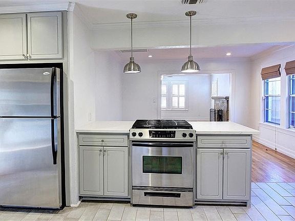 3rd image of 4104 Birchman Ave