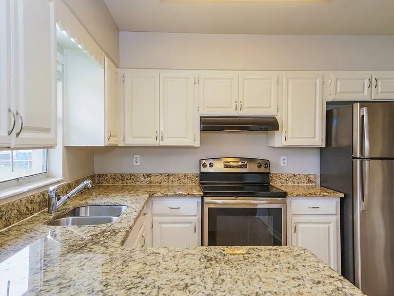 2141 Kendall Ct — Photo 8