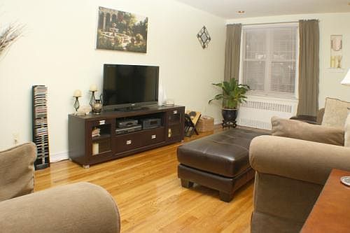 3rd image of 1689 E 54th St