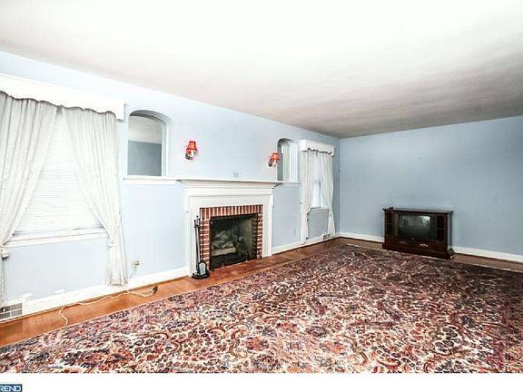 3rd image of 808 Collenbrook Ave