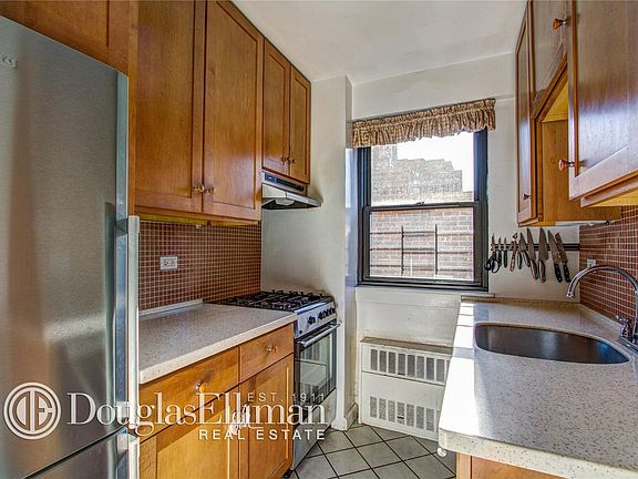 3rd image of 301 E 64th St APT 9H