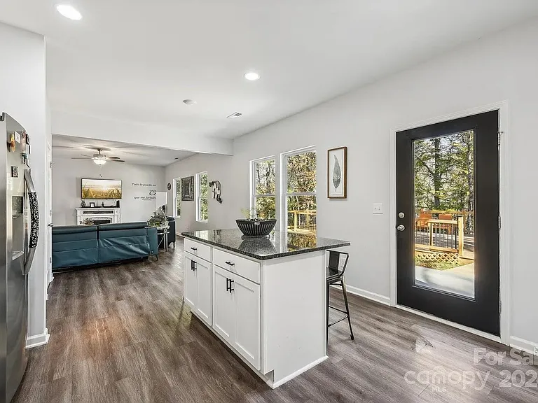 7608 Denbur Dr — Photo 24