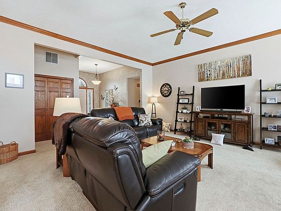 4th image of 917 Lake Hill Ct