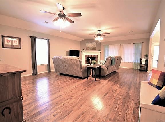 4th image of 5020 S 195th Ct E