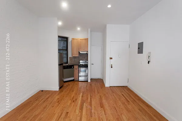 Rented by J. Lemle Real Estate | media 18