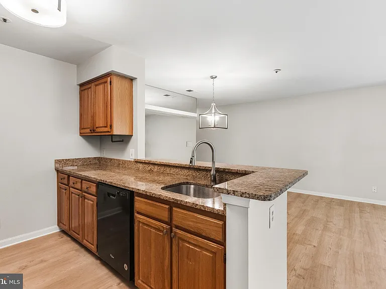 240 S Reynolds St #411 — Photo 17