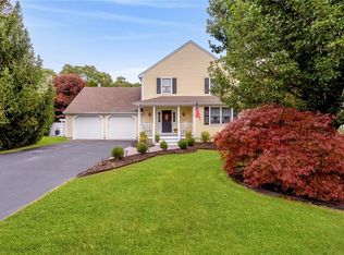 178 Meadow Ln, Middletown, RI 02842