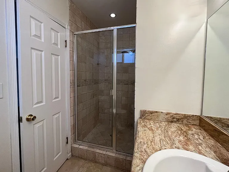 4447 W 172nd St — Photo 16