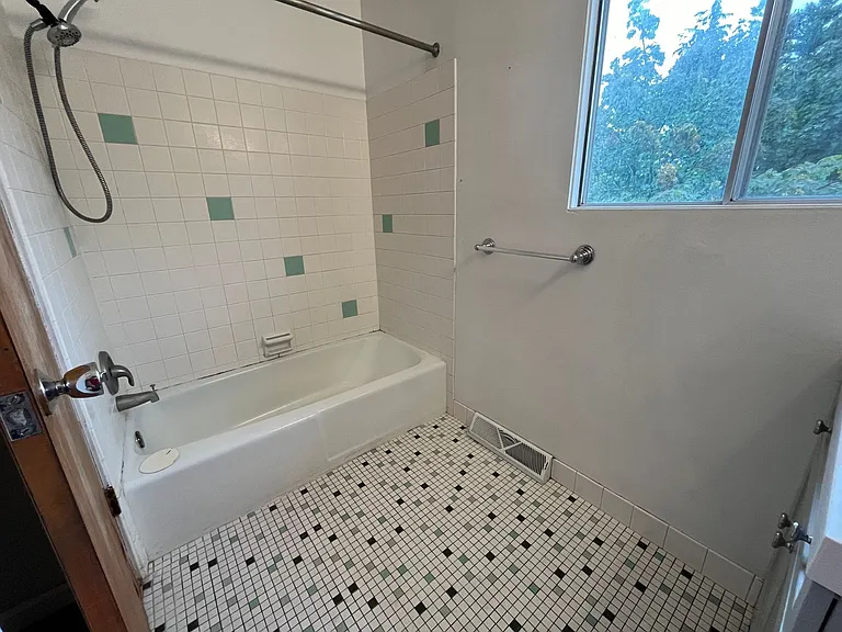 1236 Jackson St — Photo 6