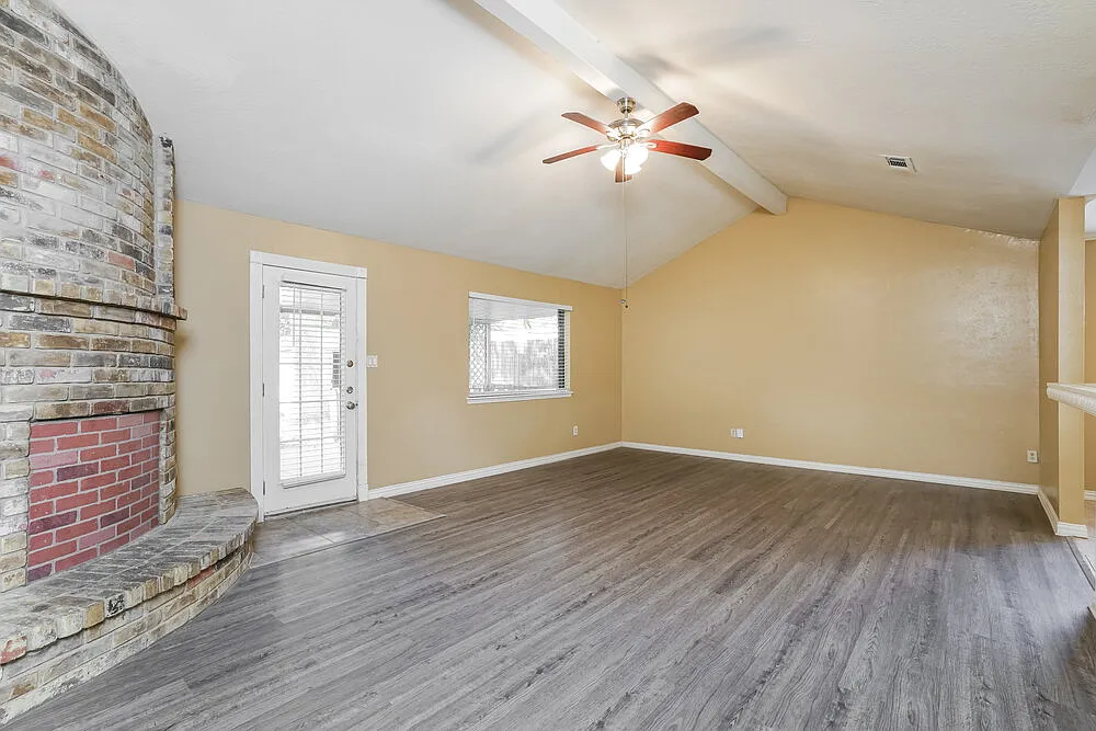 3 bed, 2.0 bath, 1804 sqft, $1,740 — Photo 4