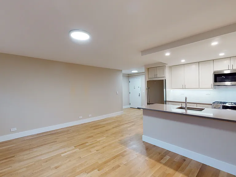 80 N Moore St #803H — Photo 2