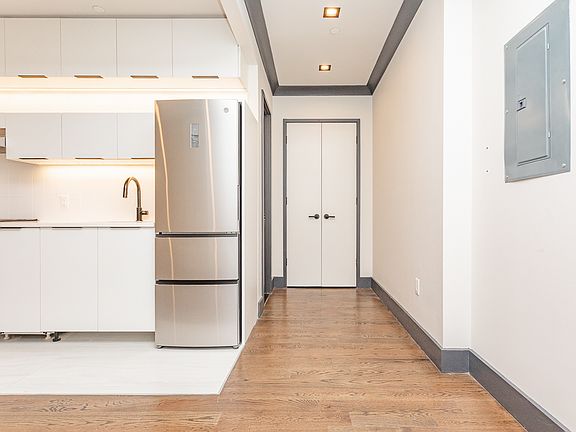 2nd image of 1078 Bergen St #4B