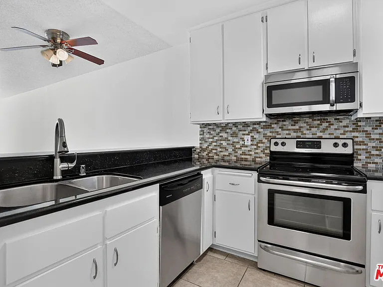 311 Montana Ave #302 — Photo 10