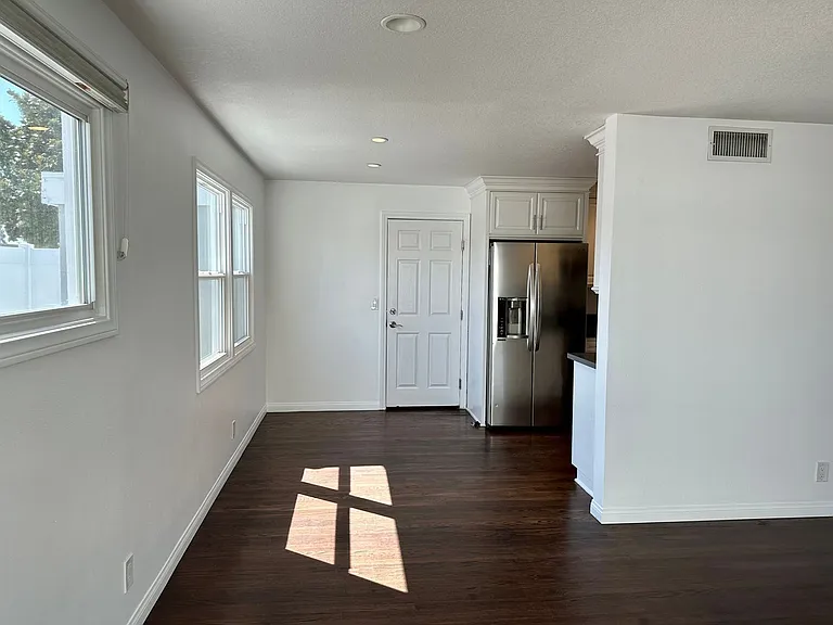 1200 Wilson Ave — Photo 4