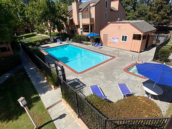 3rd image of 275 Sumba Ct