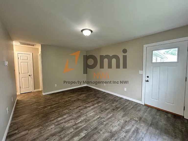 2908 Oakdale Ave — Photo 4