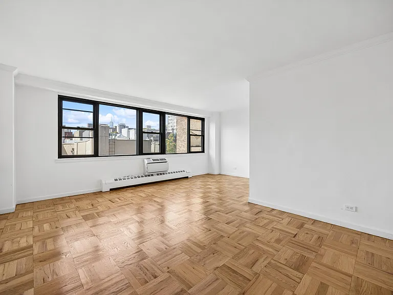 230 E 15th St #8L — Photo 3