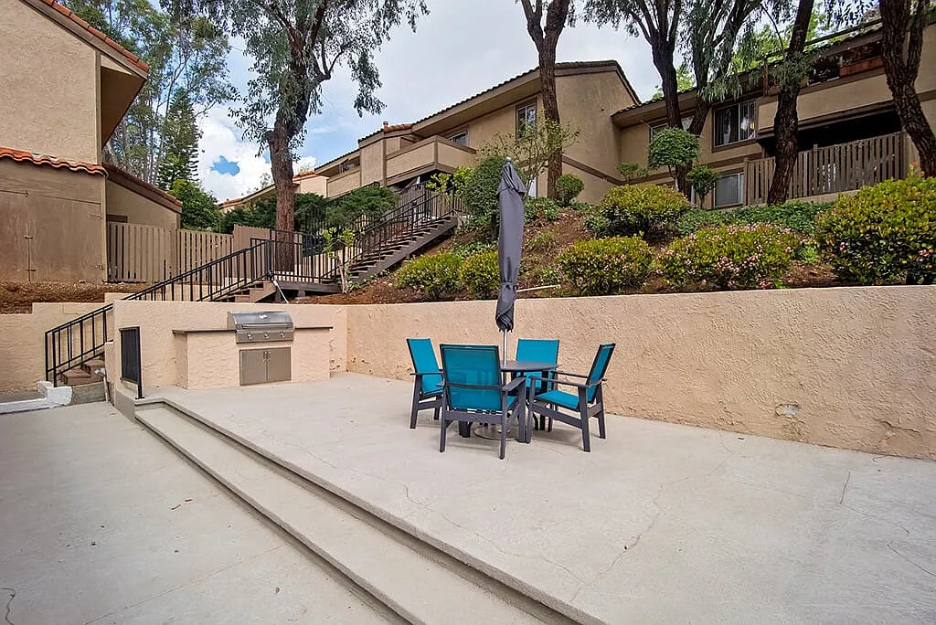 St. Charles Oaks Apartments — Photo 1