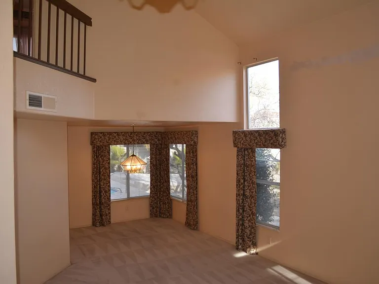 Sun Rose Ave — Photo 13