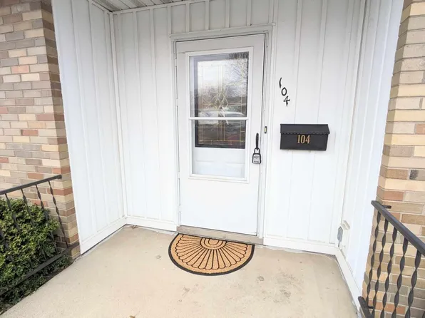 420 E Brentwood Rd #104, Morton, IL 61550