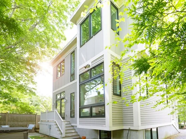 252 Pearl St #B, Cambridge, MA 02139