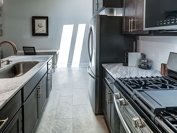 5th image of 1523 W Cary St #0