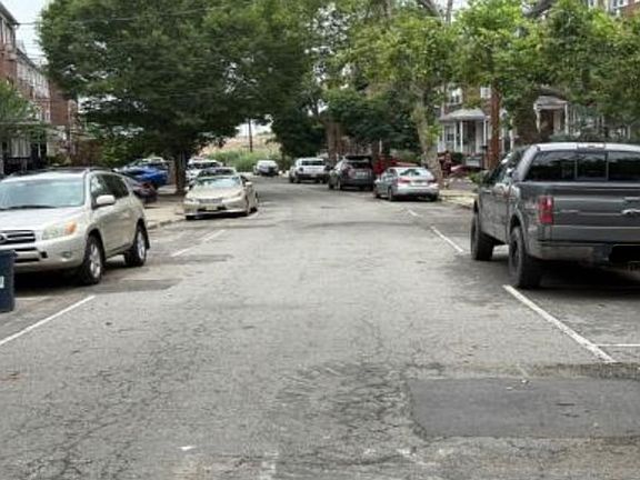 Exterior Neighborhood (street photo)