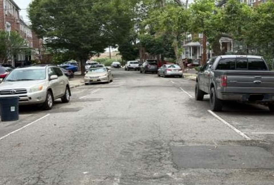 Exterior Neighborhood (street photo)