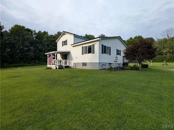 1128 Silk Rd, Fulton, NY 13069