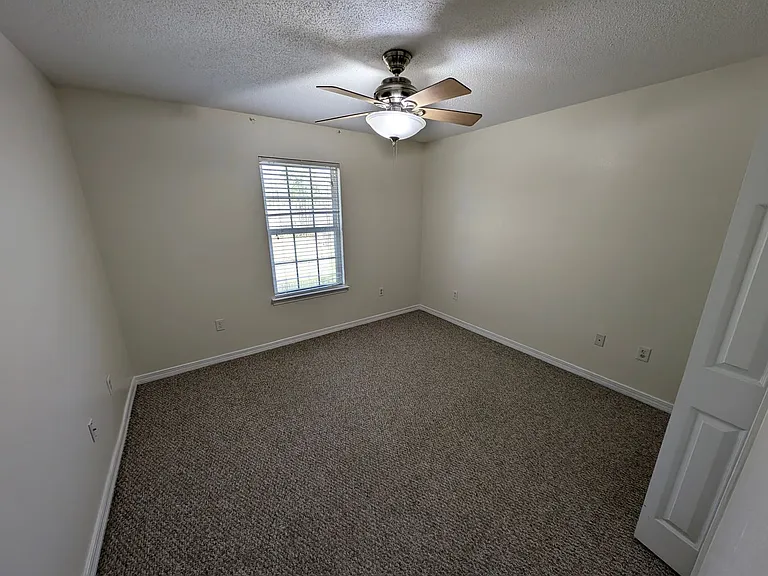223 Tiffot Ct — Photo 15