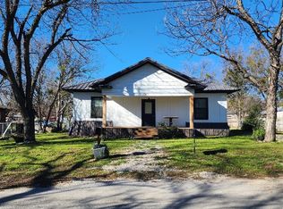 505 N Page St, Comanche, TX 76442