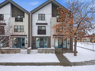 645 N 53rd Ave SW, Calgary, AB T2V0C4