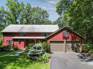 118 Wedgewood Dr, Easton, CT 06612