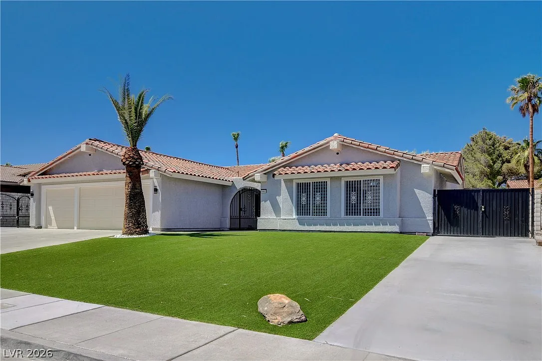 4 bed, 3.0 bath, 2618 sqft, $4,500 — Photo 2