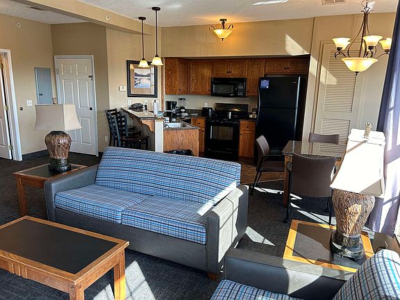 4th image of 630 Linden Dr #1407