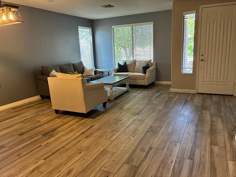 9237 W Irma Ln — Photo 2