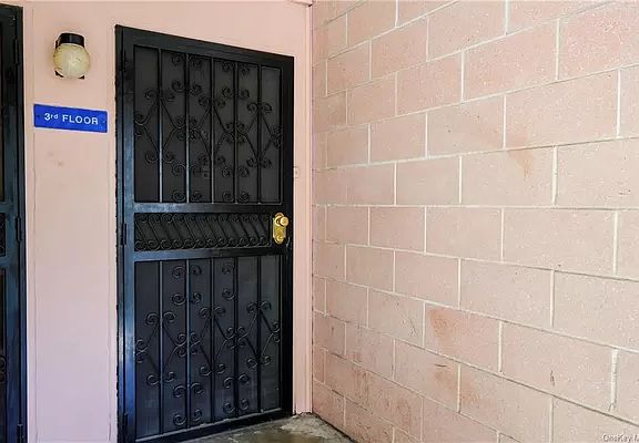 5th image of 813 Saint Anns Ave APT D