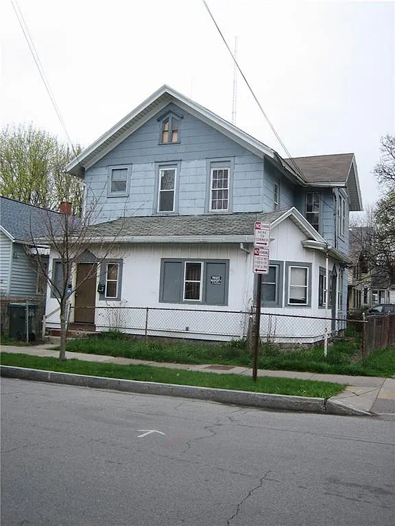 616 Smith St photo 1