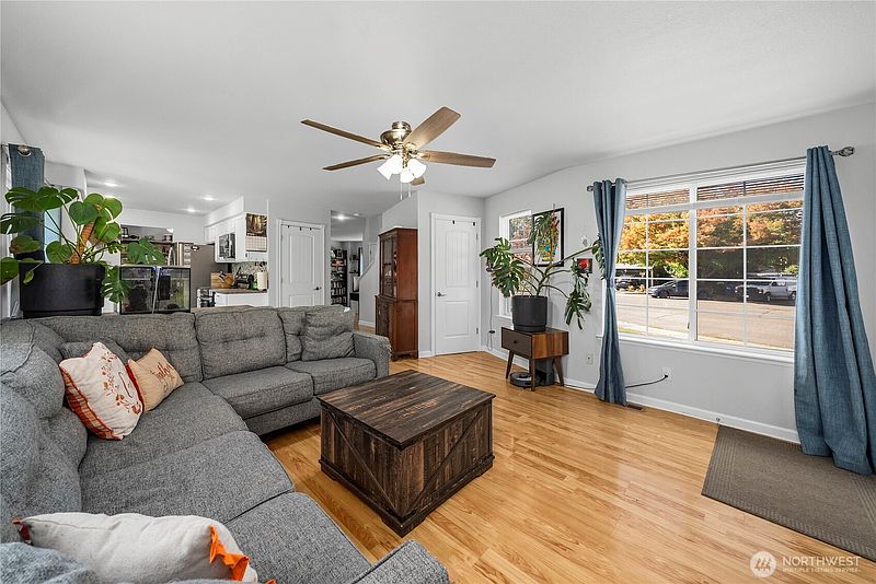 5th image of 403 Petschauer Place