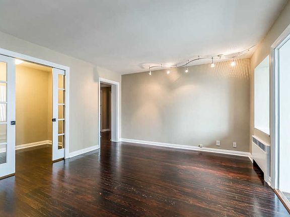 4th image of 2210 Victory Pkwy #B1