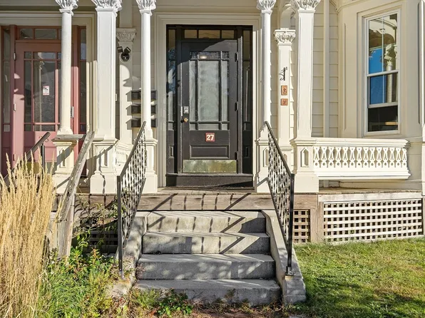 27 Hollywood St APT 3, Worcester, MA 01610