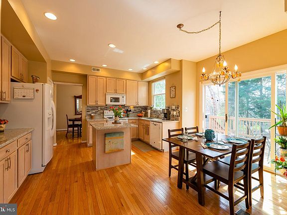 3rd image of 43055 Weatherwood Dr