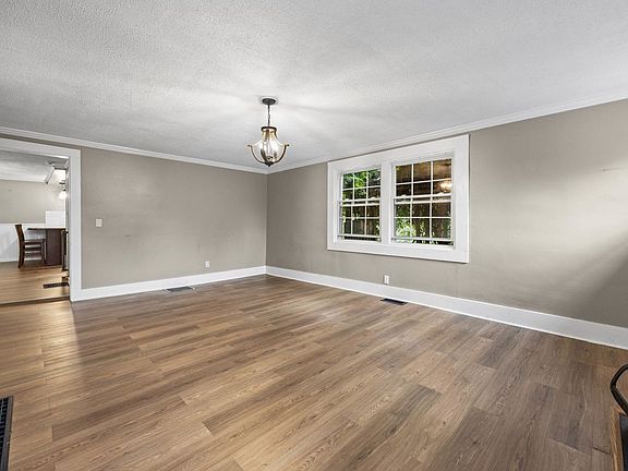 3rd image of 3762 Lake Rd N
