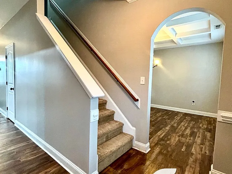 239 Fountain Grove Dr — Photo 2