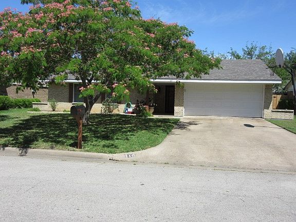 3rd image of 210 San Jacinto Ct
