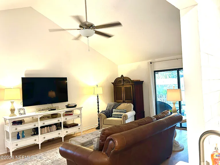 3123 Courtney Woods Ln W — Photo 8