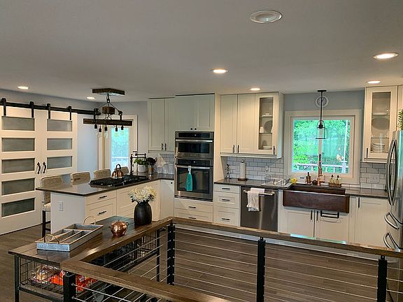 4th image of 3842 Chamberlain Ave SE