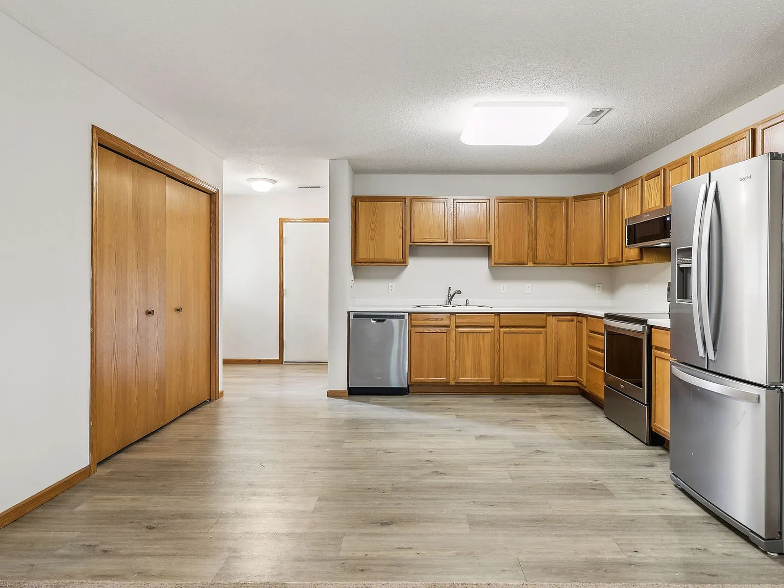 2 bed, 1102 sqft, $1,725 — Photo 3